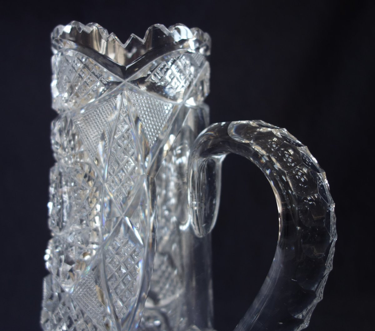 Canette, broc, carafe en cristal de Baccarat richement taillé vers 1900-photo-2