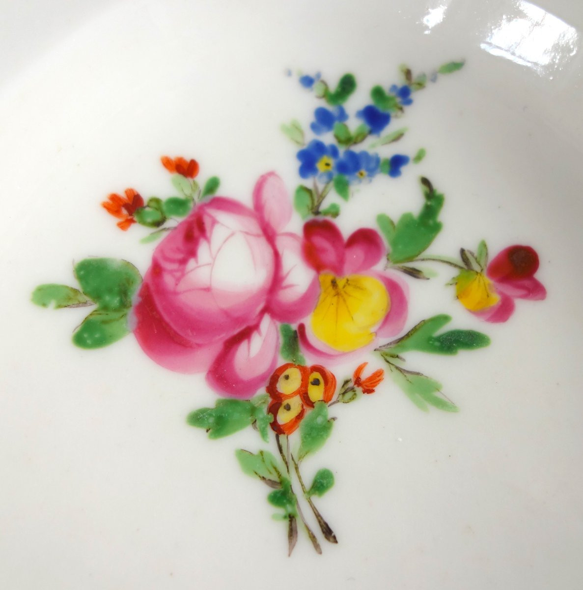 Manufacture De La Reine, Attributed To - 18th Century Porcelain Dish With Polychrome And Gold Floral Decoration-photo-3
