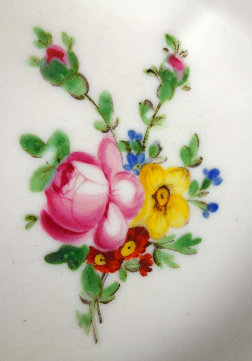 Manufacture De La Reine, Attributed To - 18th Century Porcelain Dish With Polychrome And Gold Floral Decoration-photo-4