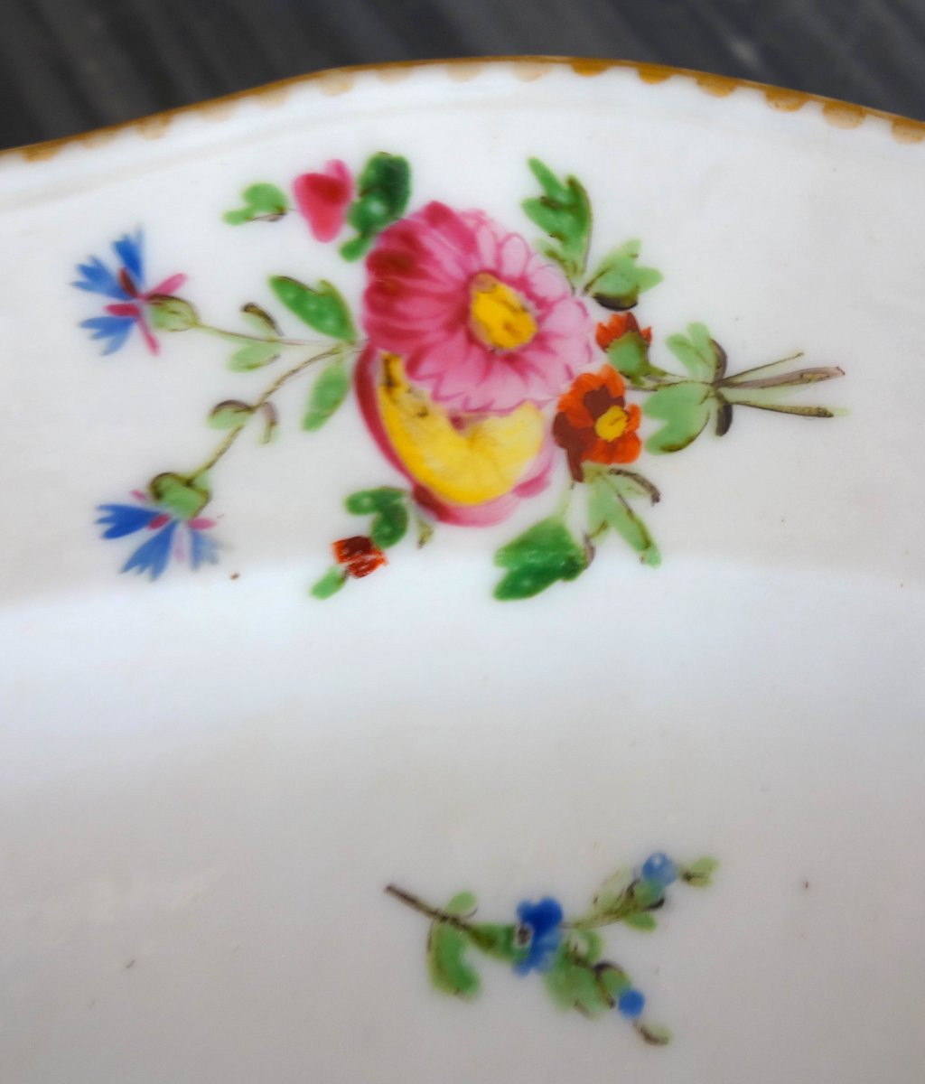 Manufacture De La Reine, Attributed To - 18th Century Porcelain Dish With Polychrome And Gold Floral Decoration-photo-5
