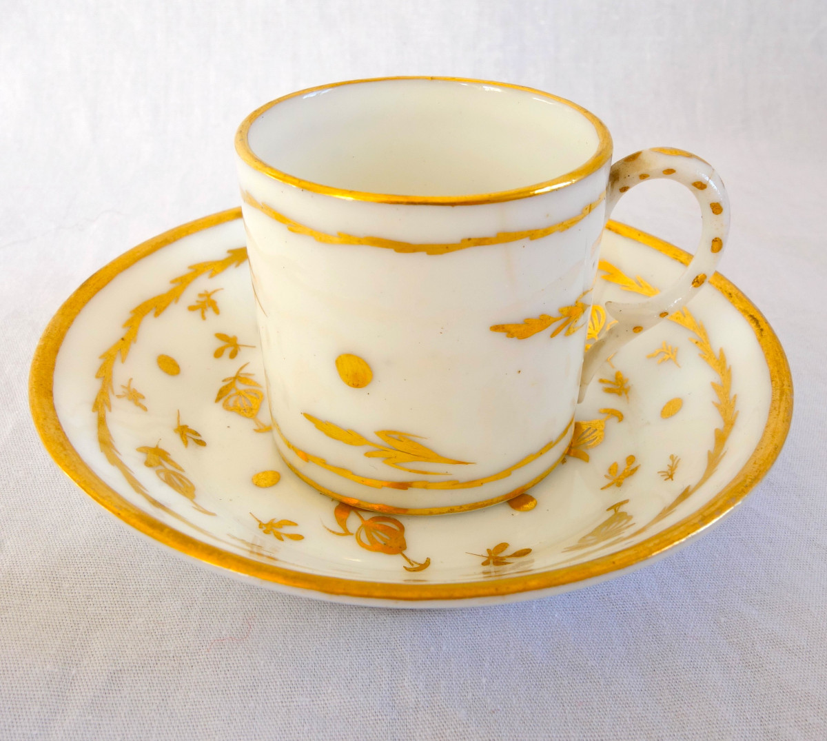 Manufacture De Sceaux Penthièvre - 18th Century Gold Gilt Porcelain Moka Or Children's Litron Cup