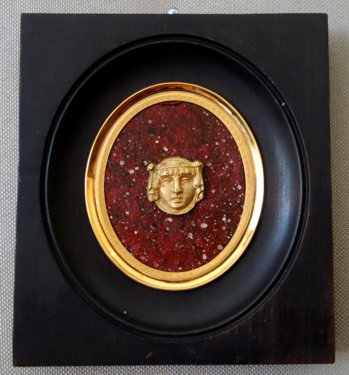 Ravrio: Miniature Portrait Of An Egyptian Woman, Souvenir Of The Grand Tour, Gilt Bronze On Porphyry Base-photo-2