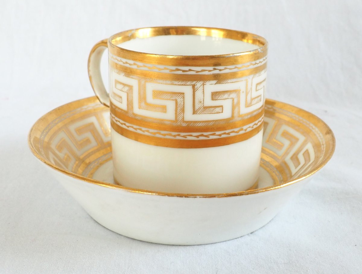 Dagoty attribu&eacute;e &agrave; - tasse litron d'&eacute;poque Empire - porcelaine blanche et or -photo-4