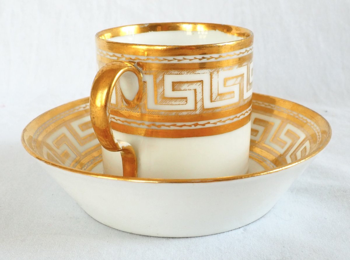 Dagoty attribu&eacute;e &agrave; - tasse litron d'&eacute;poque Empire - porcelaine blanche et or -photo-1