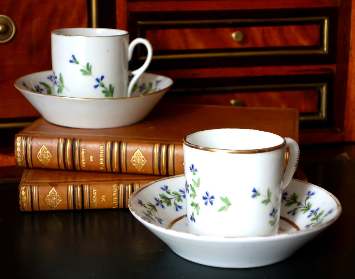 Manufacture de Locré, paire de Tasses à café litron en porcelaine, décor aux Barbeaux filets or