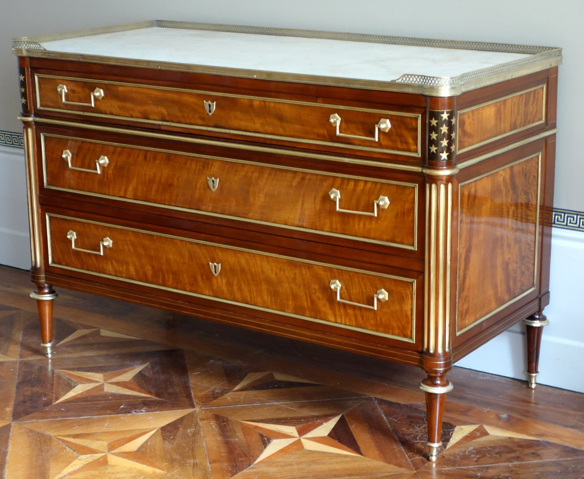 commode d'époque Directoire en plaquage de Citronnier et d'acajou - fin 18e siècle