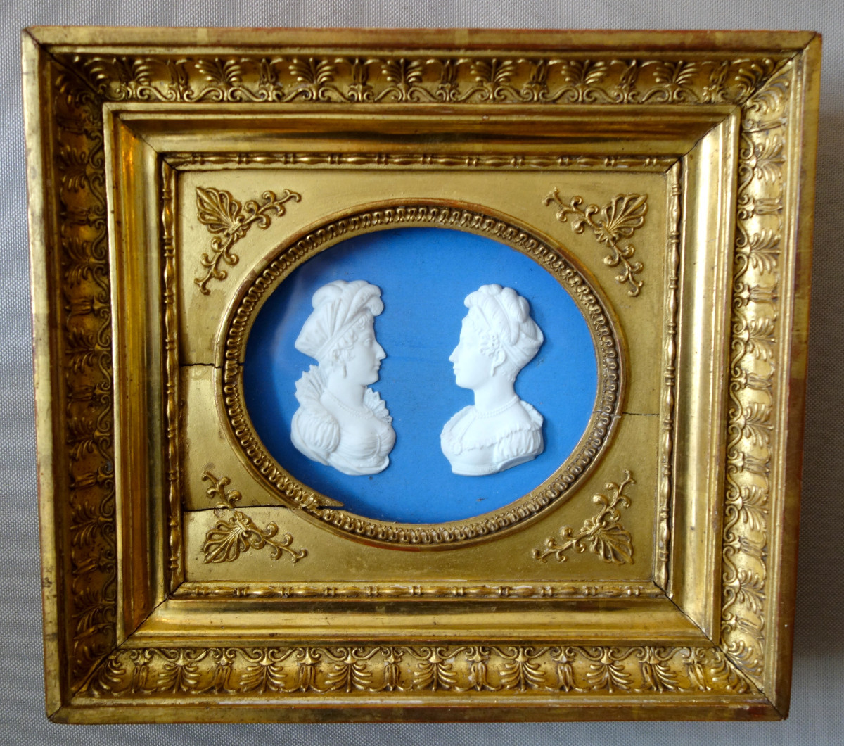 Manufacture De Sèvres - Pair Of Portraits Of The Duchesses Of Angoulême And Berry Wedgwood Style