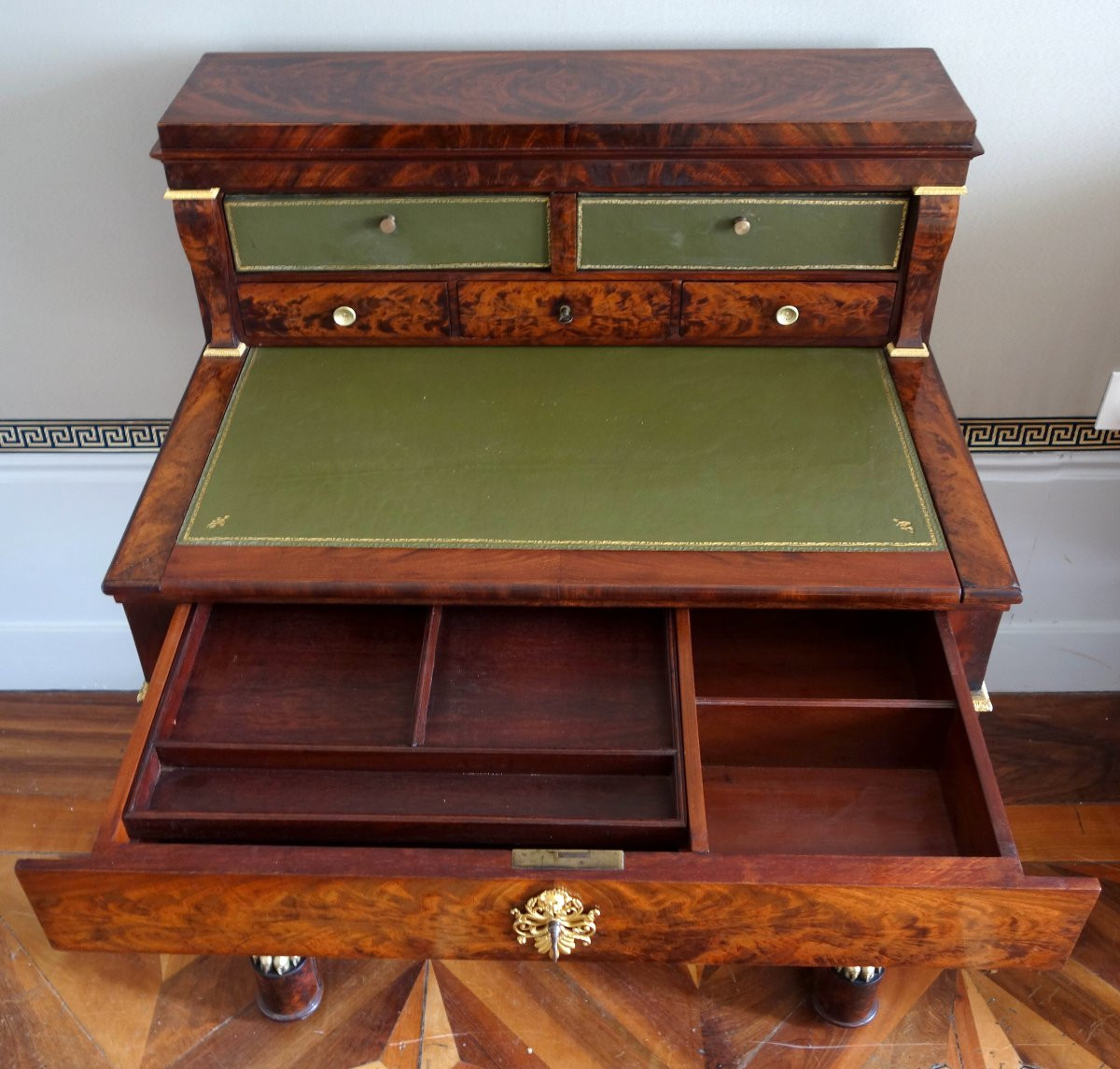 Bureau de milieu table à écrire cartonnier d'époque Empire en acajou et bronze doré-photo-3
