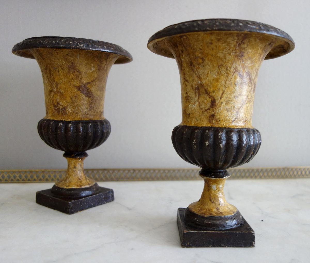 Pair Of Medicis Ornamental Cast Iron Vases Painted In Faux Marble, 19th Century - 19.5cm