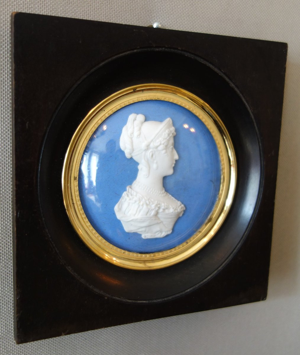 Sèvres : portrait miniature  Royaliste de la Duchesse d'Angoulême en biscuit façon Wedgwood-photo-2