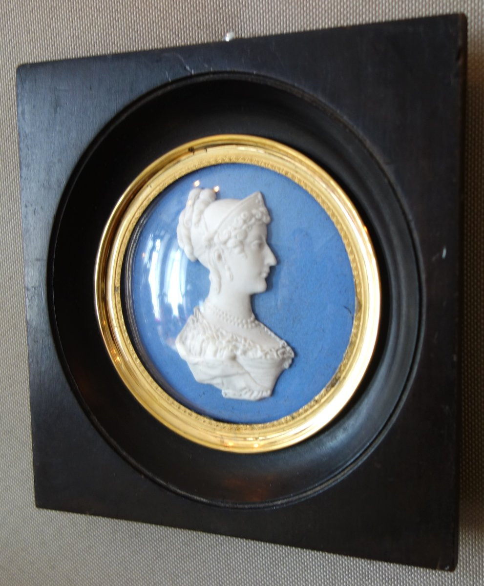 Sèvres : portrait miniature  Royaliste de la Duchesse d'Angoulême en biscuit façon Wedgwood-photo-3