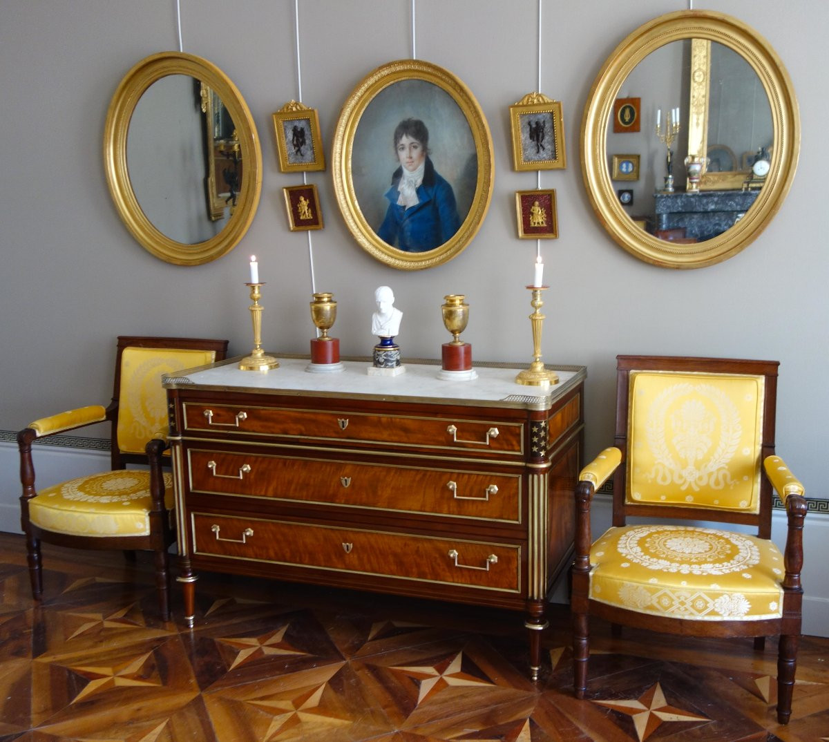 Pair Of Large Oval Mirrors In Gilded Wood And Mercury Glass In The Louis XVI Style-photo-7