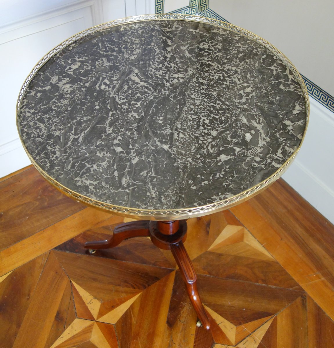 Louis XVI-era Tilting Side Table Made Of Solid Mahogany And Marble-photo-4
