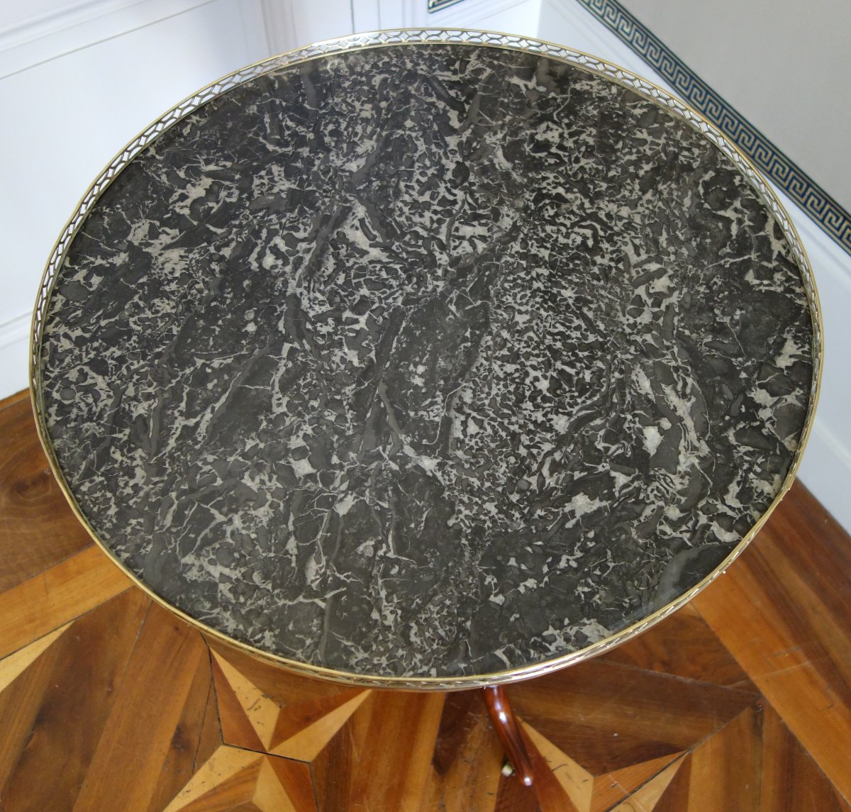 Louis XVI-era Tilting Side Table Made Of Solid Mahogany And Marble-photo-1