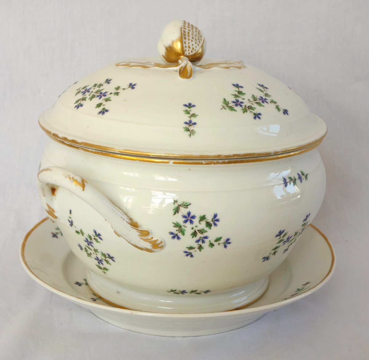 Service de table en porcelaine de Paris 18e aux Barbeaux - 58 pièces - marque de chateau au dos-photo-2
