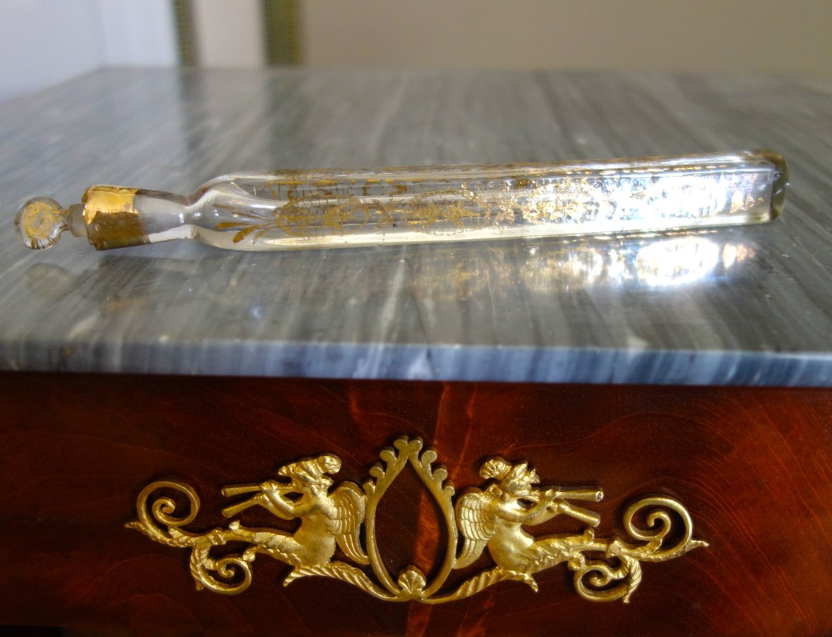 Flacon de parfum de voyage d'époque 18e siècle en verre doré-photo-4