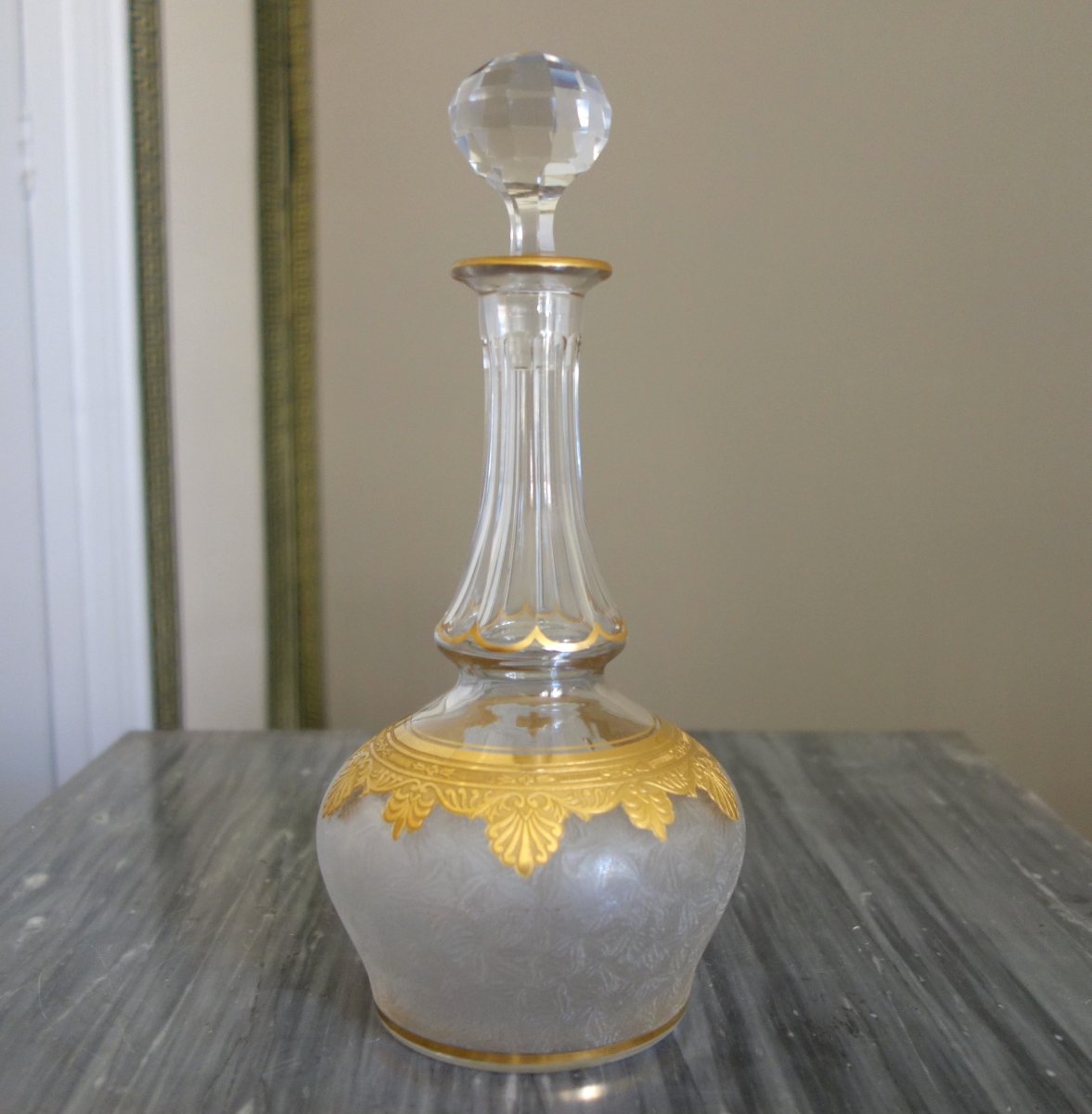 Saint Louis - carafe à liqueur en cristal gravé doré à l'or fin - modèle Nelly de style Empire-photo-2