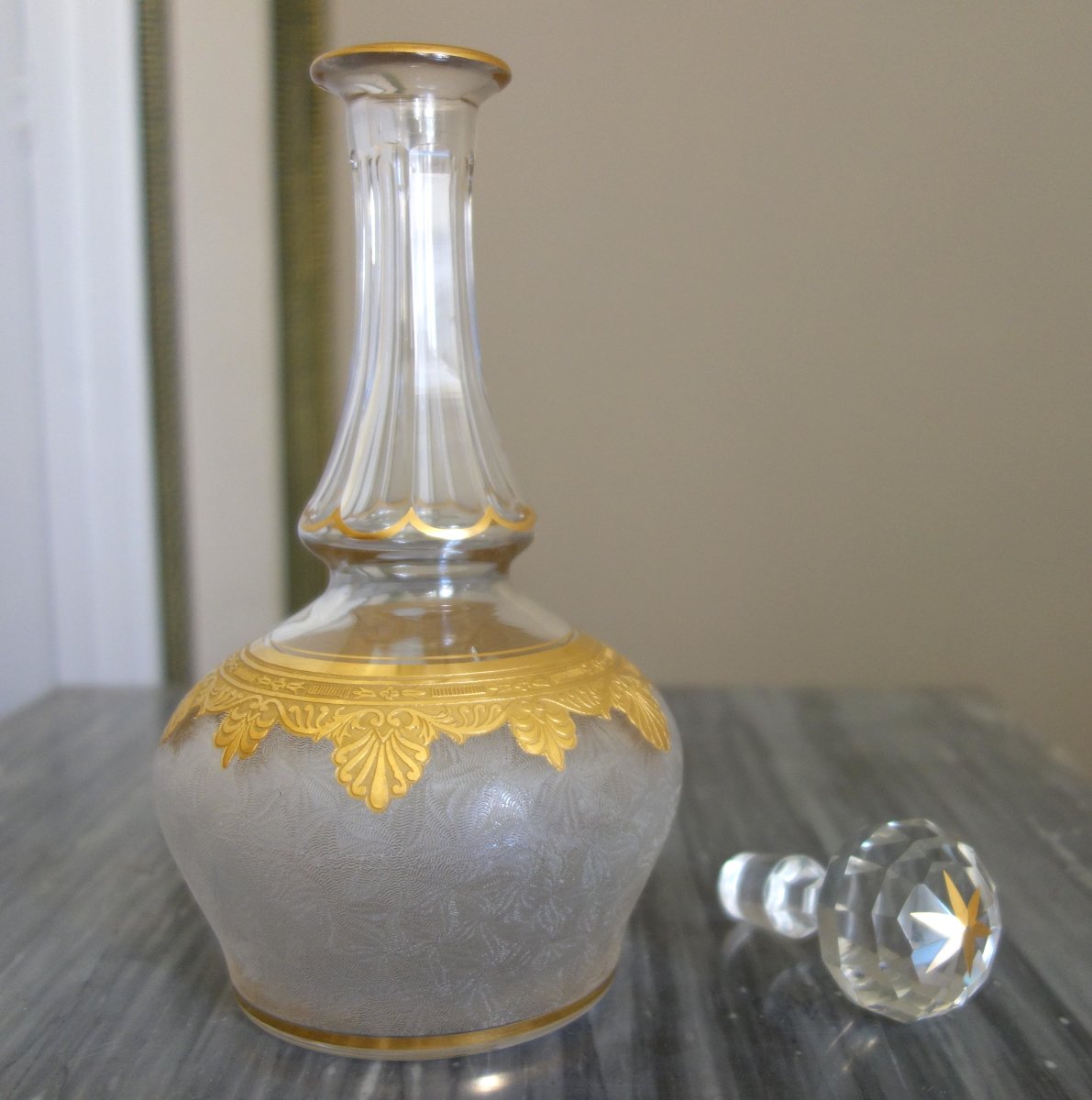 Saint Louis - carafe à liqueur en cristal gravé doré à l'or fin - modèle Nelly de style Empire-photo-4