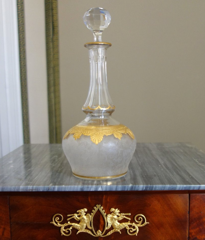 Saint Louis - carafe à liqueur en cristal gravé doré à l'or fin - modèle Nelly de style Empire