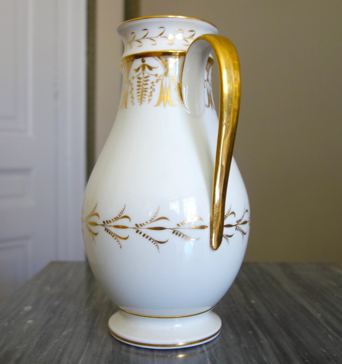 Verseuse, cafetière en porcelaine de Paris d'époque Empire à décor doré or fin-photo-1