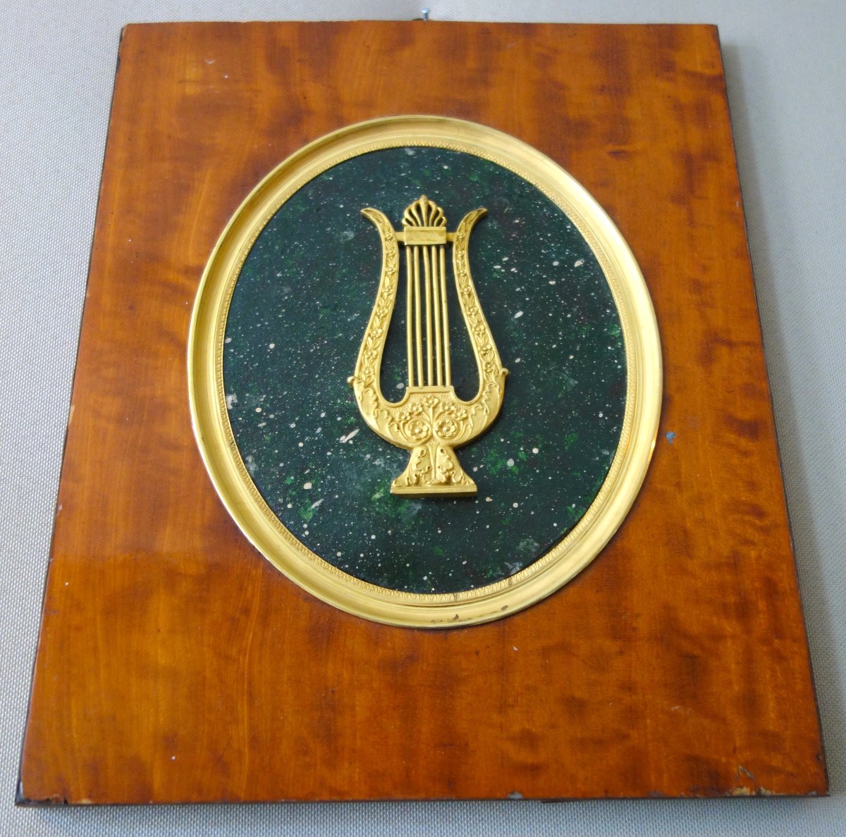 Grande miniature Empire en bronze ciselé et doré au mercure, cadre en citronnier : 29x24cm-photo-4