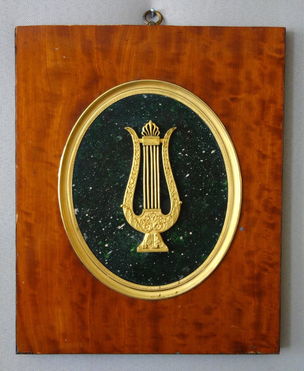 Grande miniature Empire en bronze ciselé et doré au mercure, cadre en citronnier : 29x24cm