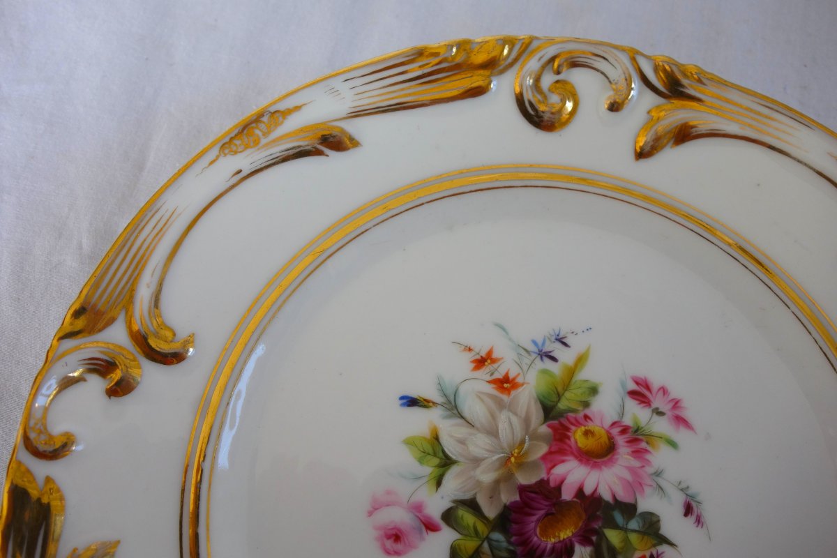   Service à dessert : 12 assiettes et 4 plats en porcelaine de Paris à décor fleuri - vers 1840-photo-3