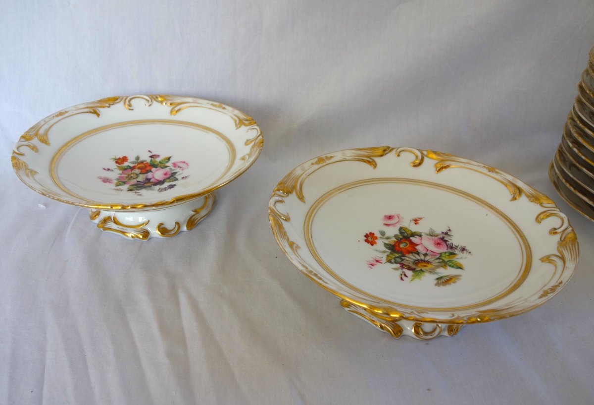   Service à dessert : 12 assiettes et 4 plats en porcelaine de Paris à décor fleuri - vers 1840-photo-5