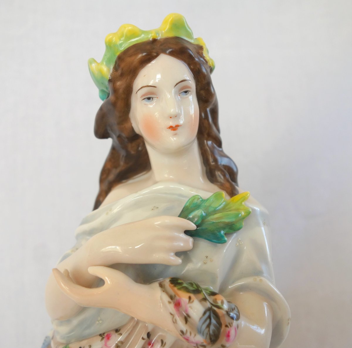 Paire de grandes statues Flore et Bachus en porcelaine de Paris polychrome et or - circa 1840-photo-3