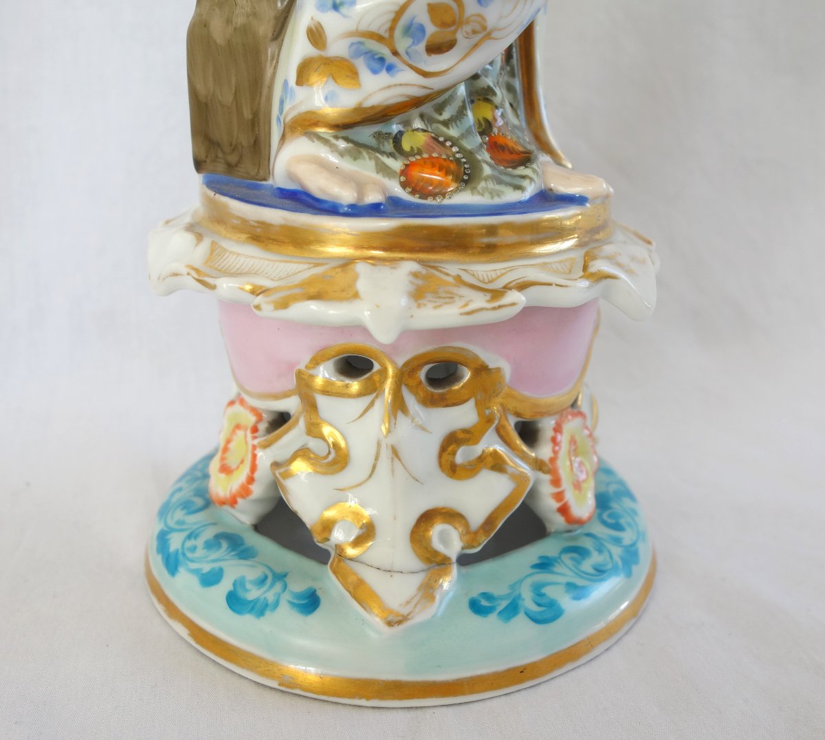 Paire de grandes statues Flore et Bachus en porcelaine de Paris polychrome et or - circa 1840-photo-6