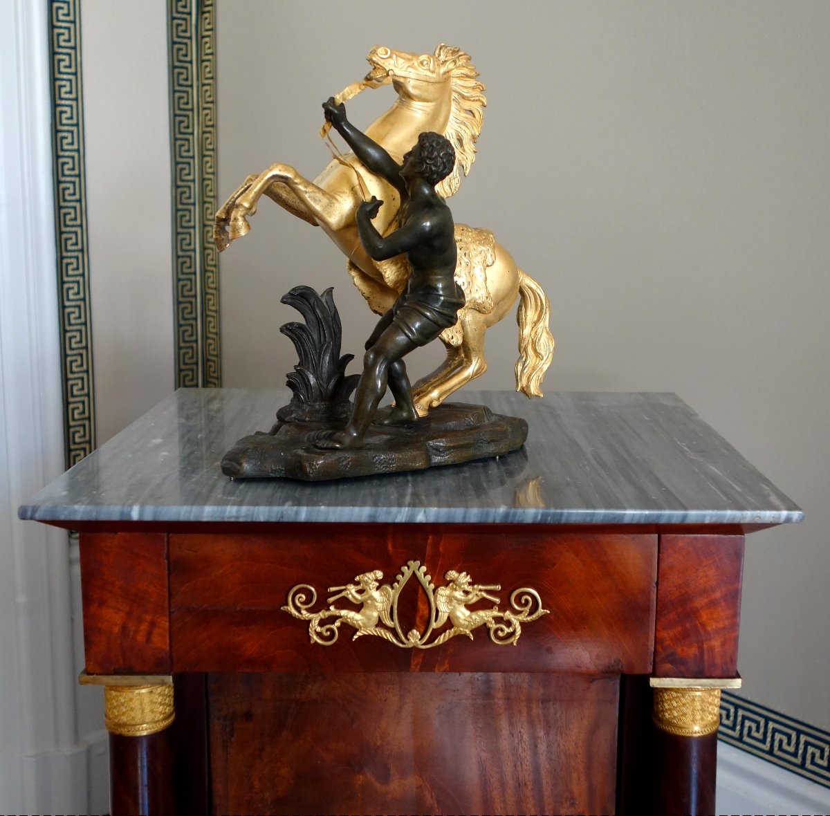 Cheval de Marly groupe en bronze patiné et doré au mercure d'époque Restauration - début 19ème