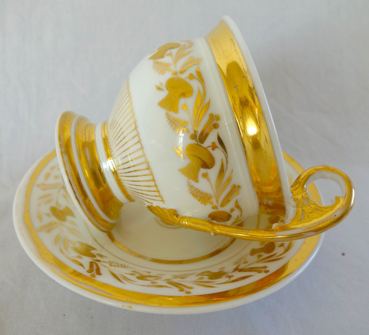 Grande tasse à petit-déjeuner / à chocolat en porcelaine de Paris dorée, époque Empire-photo-3