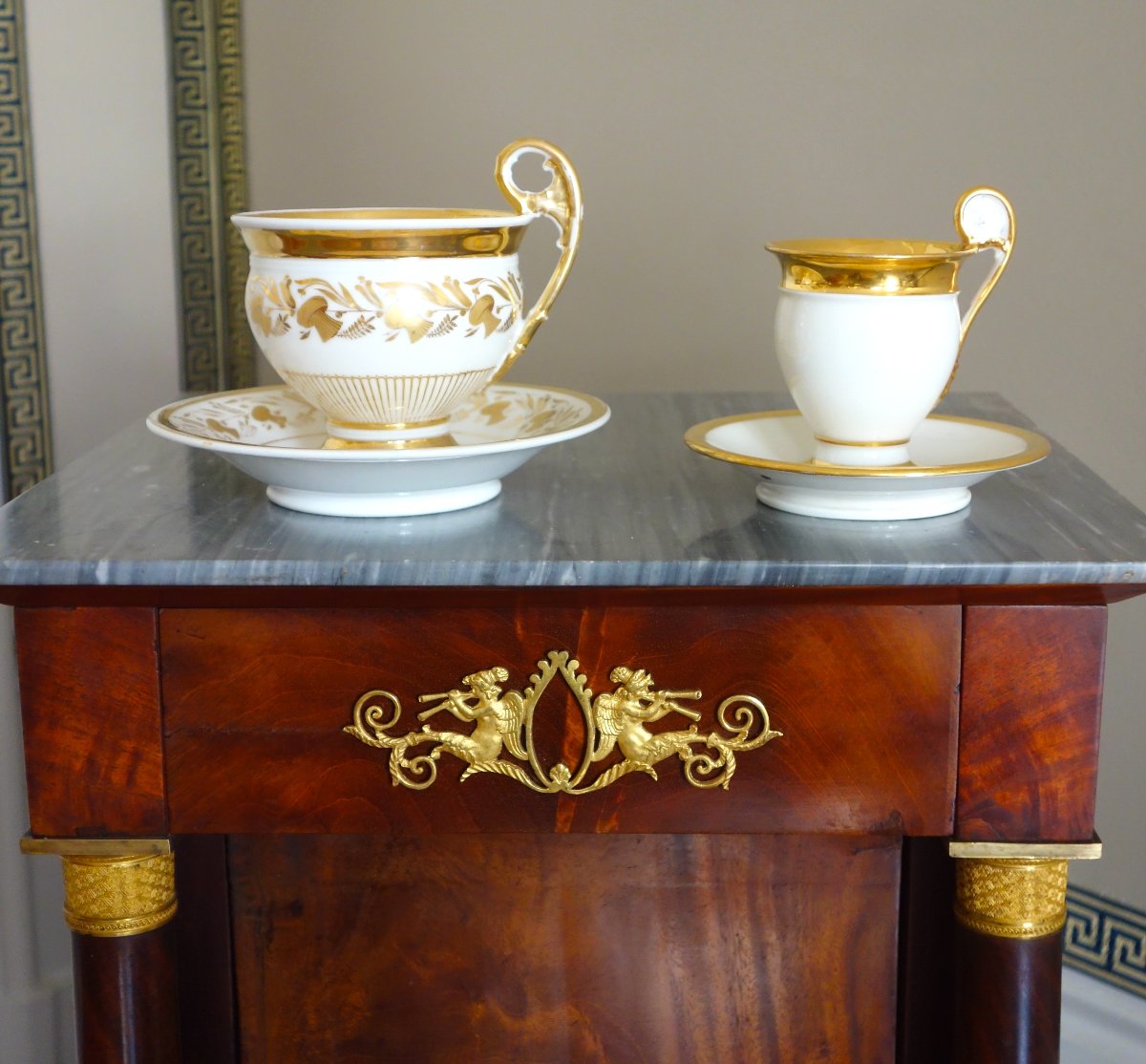 Grande tasse à petit-déjeuner / à chocolat en porcelaine de Paris dorée, époque Empire-photo-8
