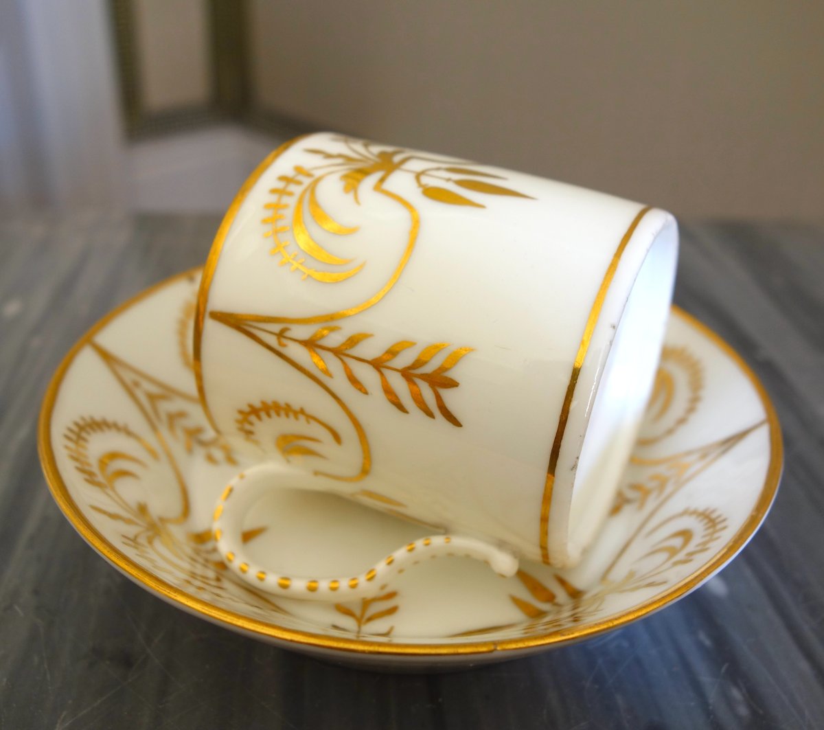 Vintage "litron" Cup From The Consulate Period, Attributed To Darte—white And Gold Porcelain-photo-4