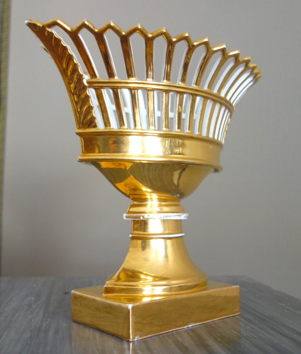 Coupe ajourée de forme navette, porcelaine de Paris dorée à l'or, époque Empire / Restauration-photo-3