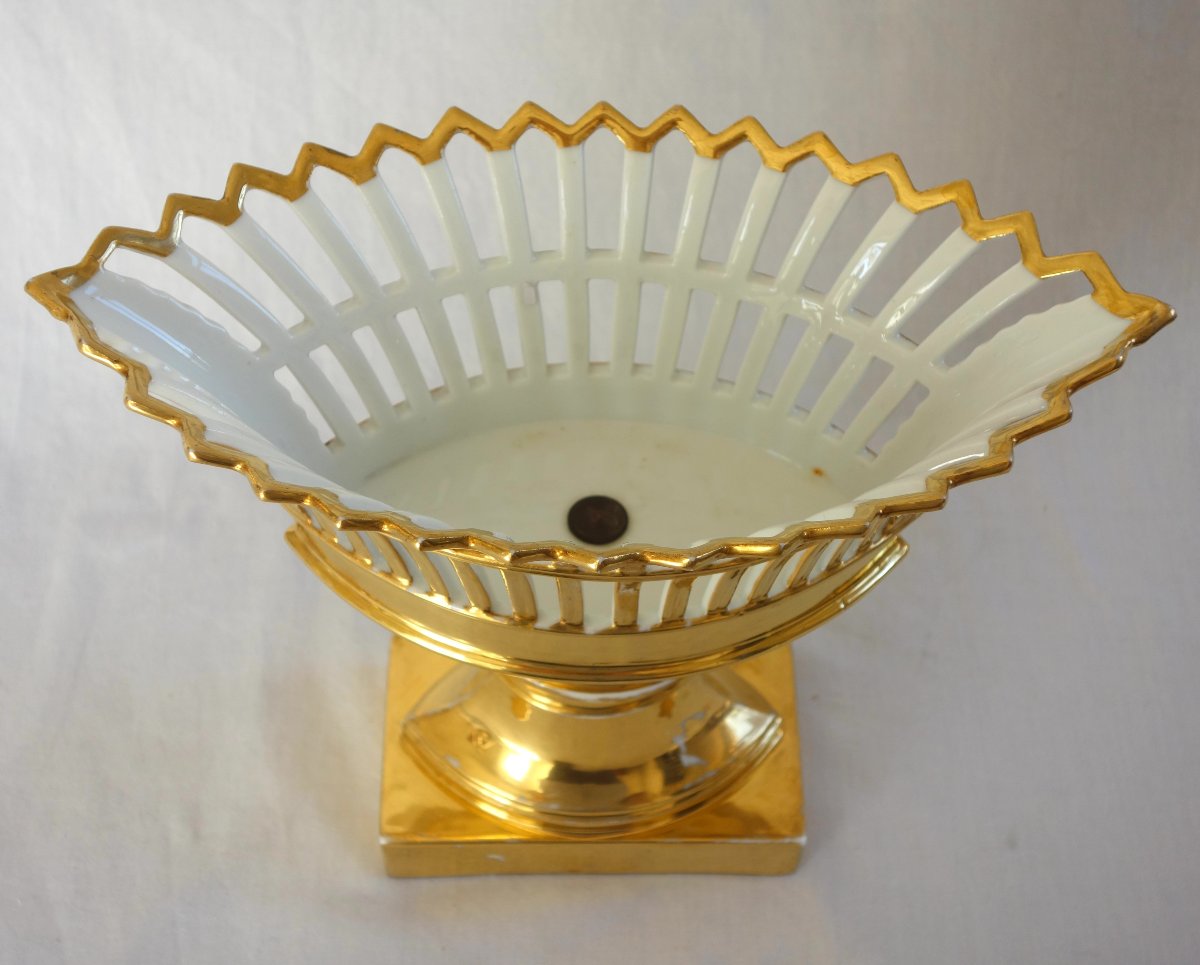 Coupe ajourée de forme navette, porcelaine de Paris dorée à l'or, époque Empire / Restauration-photo-6