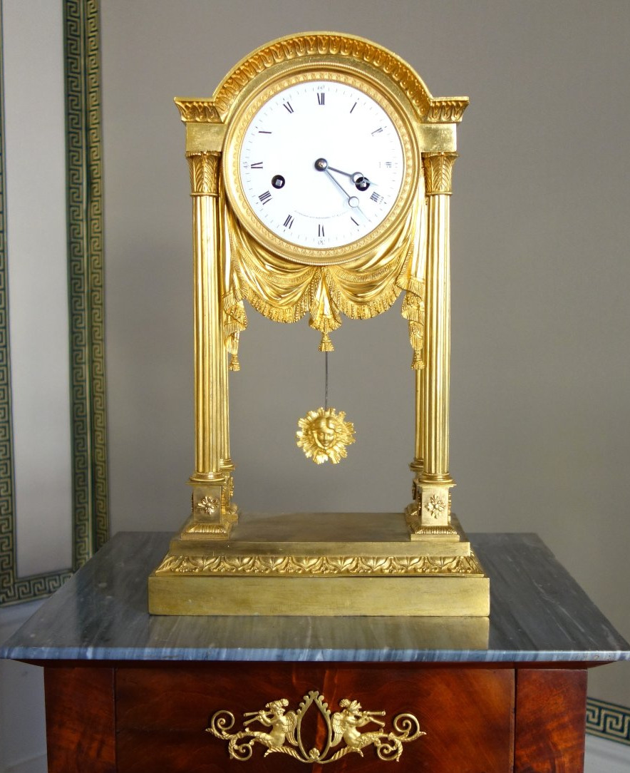 Pendule Forme Architecturale en bronze doré au mercure par Bachelard à Paris - époque Empire