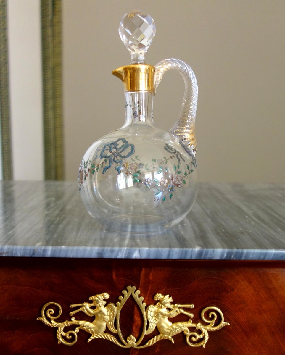 Baccarat : carafe à liqueur en cristal emaillé et doré de style Louis XVI - catalogue 1907