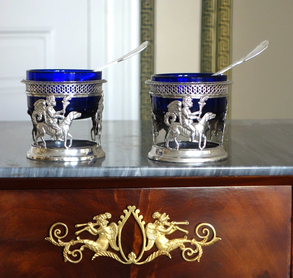   Pair Of Solid Silver Salt Shakers With The "amour Fidèle" Design, Empire And Restoration Periods, Rooster Hallmark