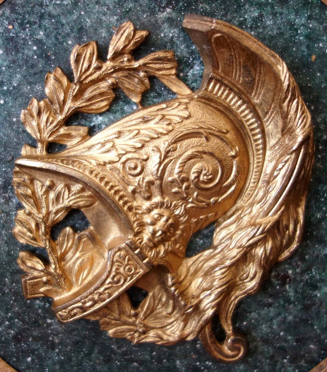 Grand médaillon à l'antique Souvenir du Grand Tour : casque à l'antique sur fond porphyre d20cm-photo-4