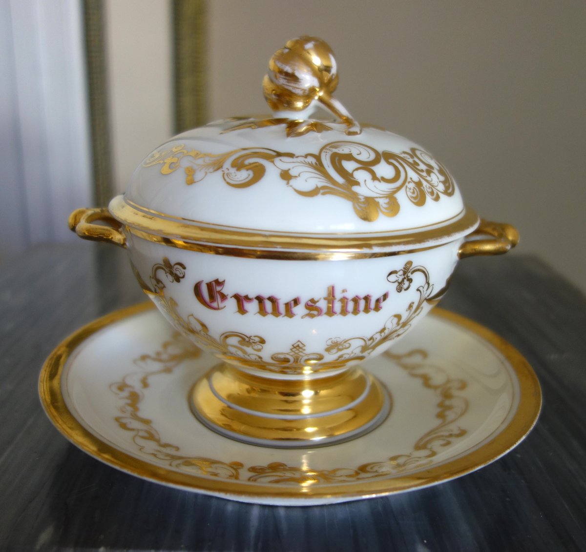 Bouillon en porcelaine de Paris blanc et Or vers 1850-photo-2