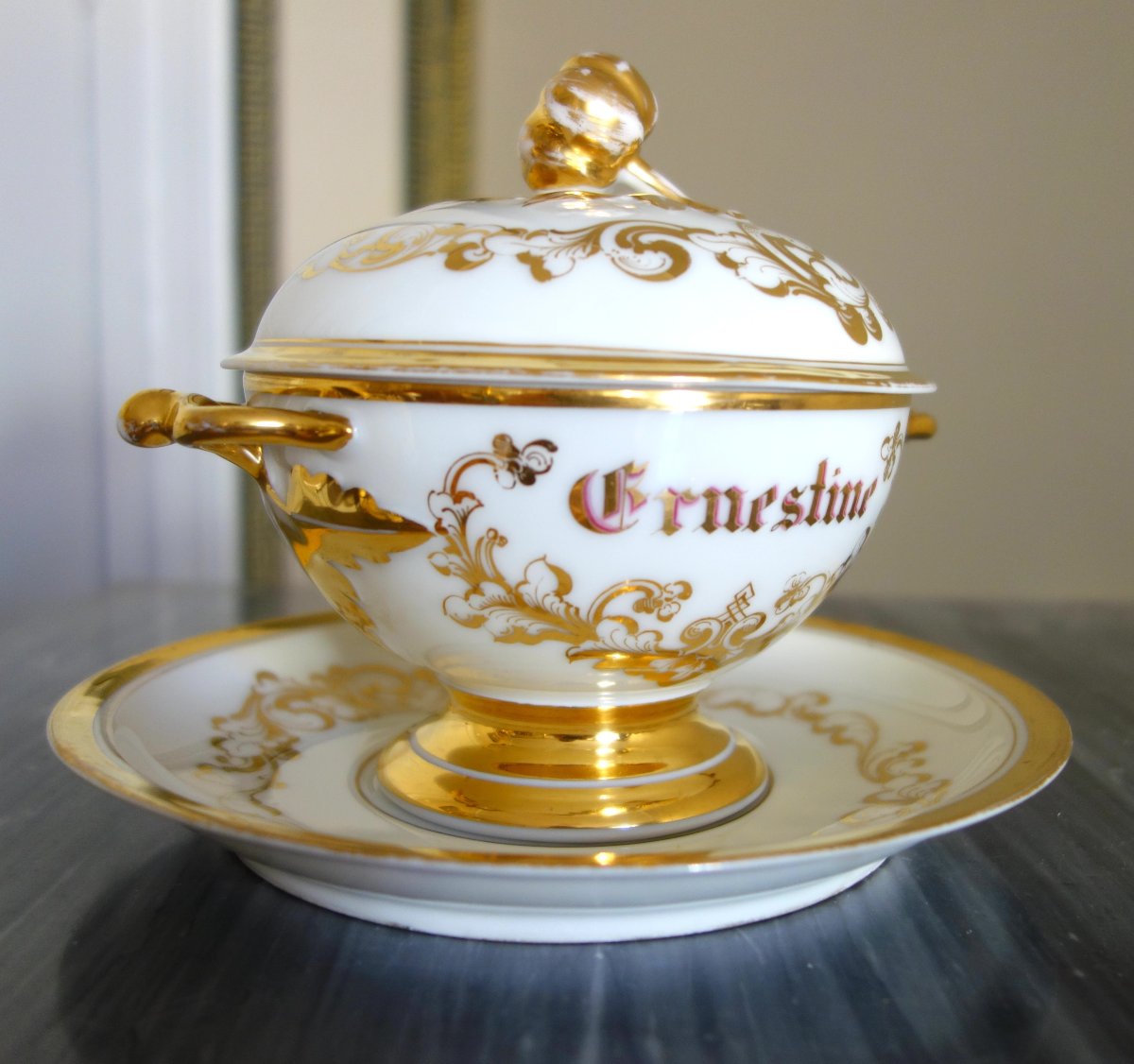 Bouillon en porcelaine de Paris blanc et Or vers 1850-photo-4