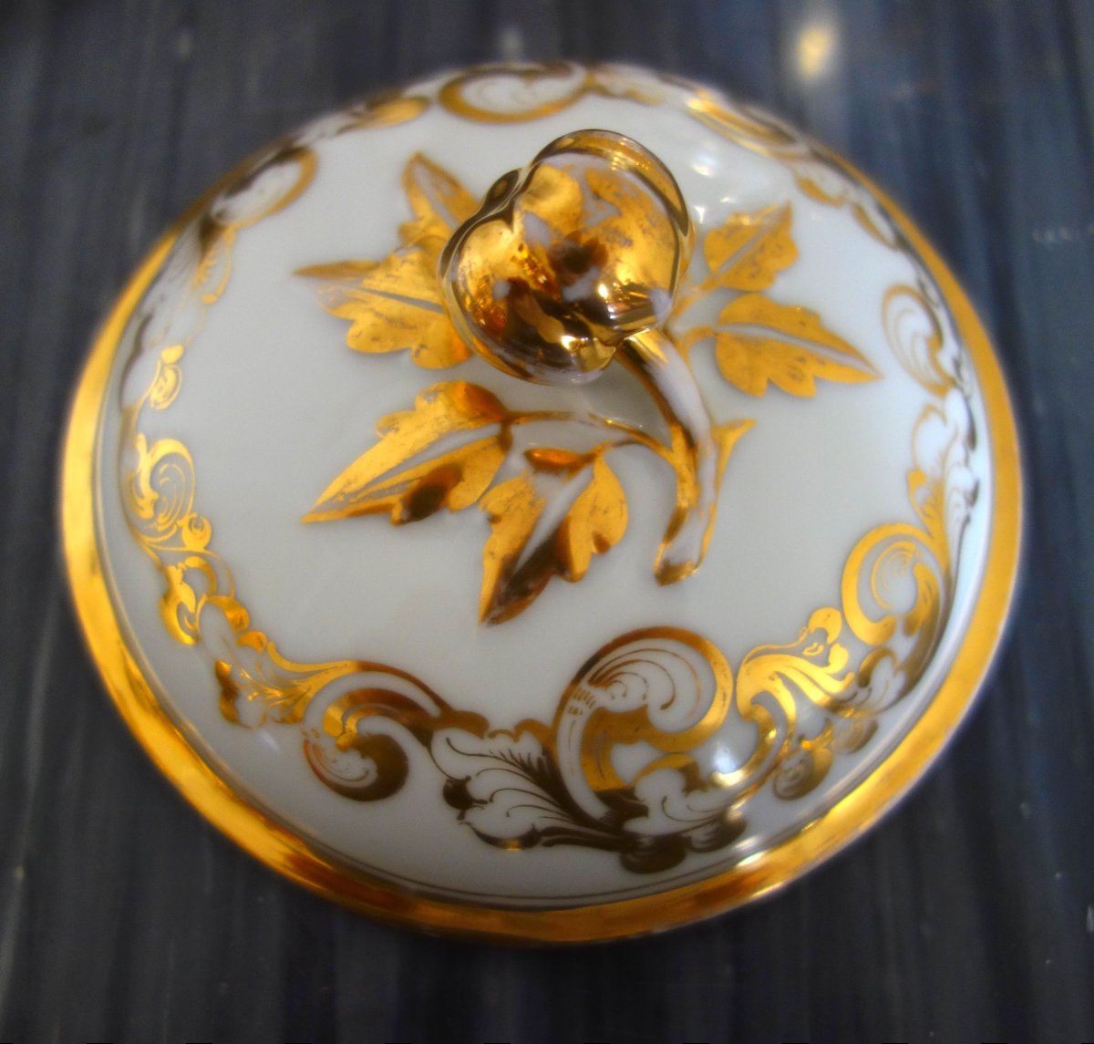 Bouillon en porcelaine de Paris blanc et Or vers 1850-photo-2