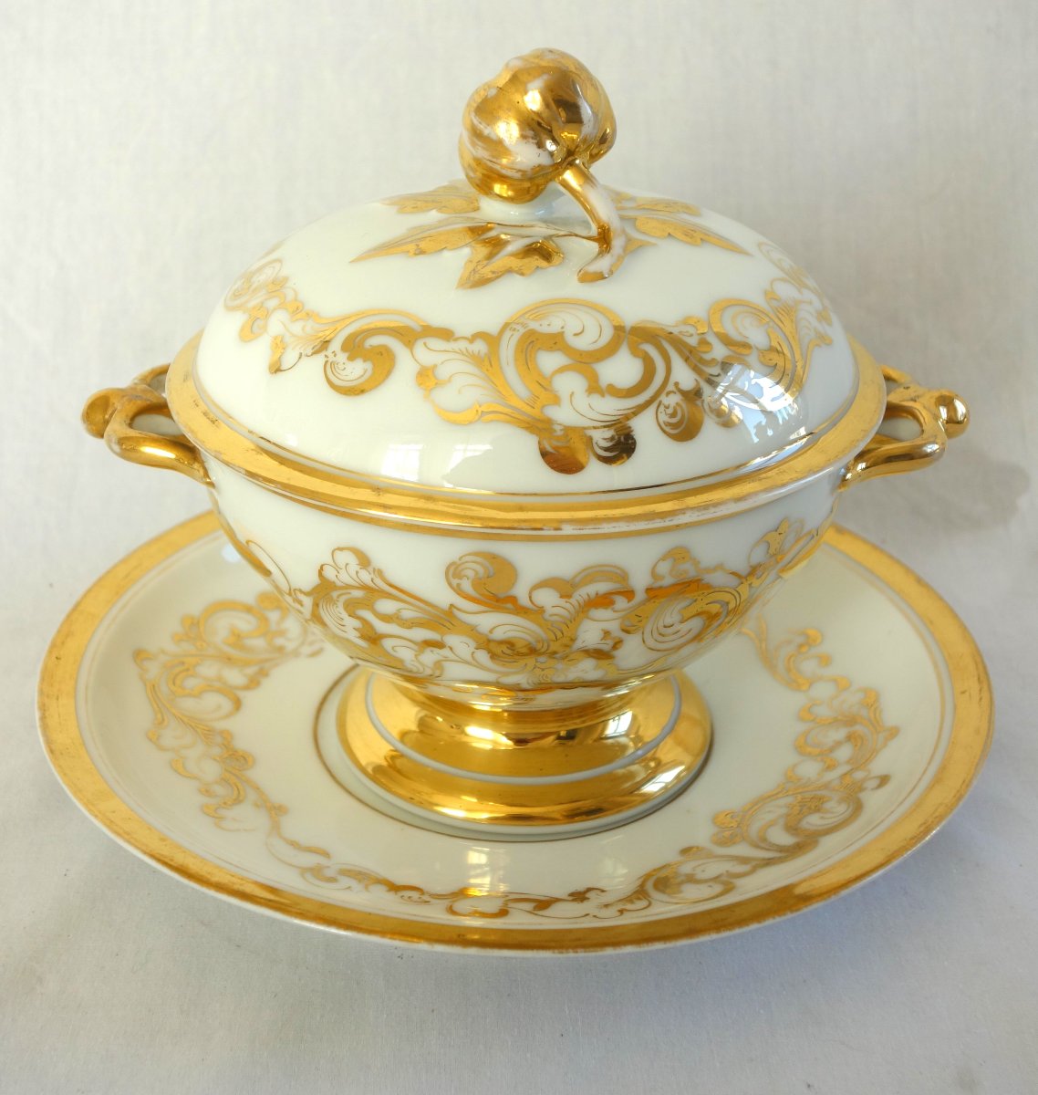 Bouillon en porcelaine de Paris blanc et Or vers 1850-photo-7