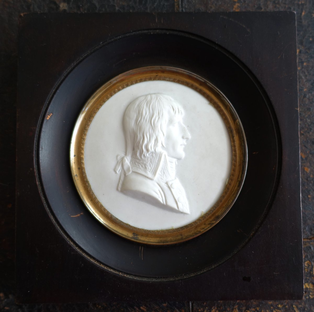 S&egrave;vres : portrait miniature du G&eacute;n&eacute;ral Napol&eacute;on Bonaparte en biscuit - sign&eacute;-photo-2