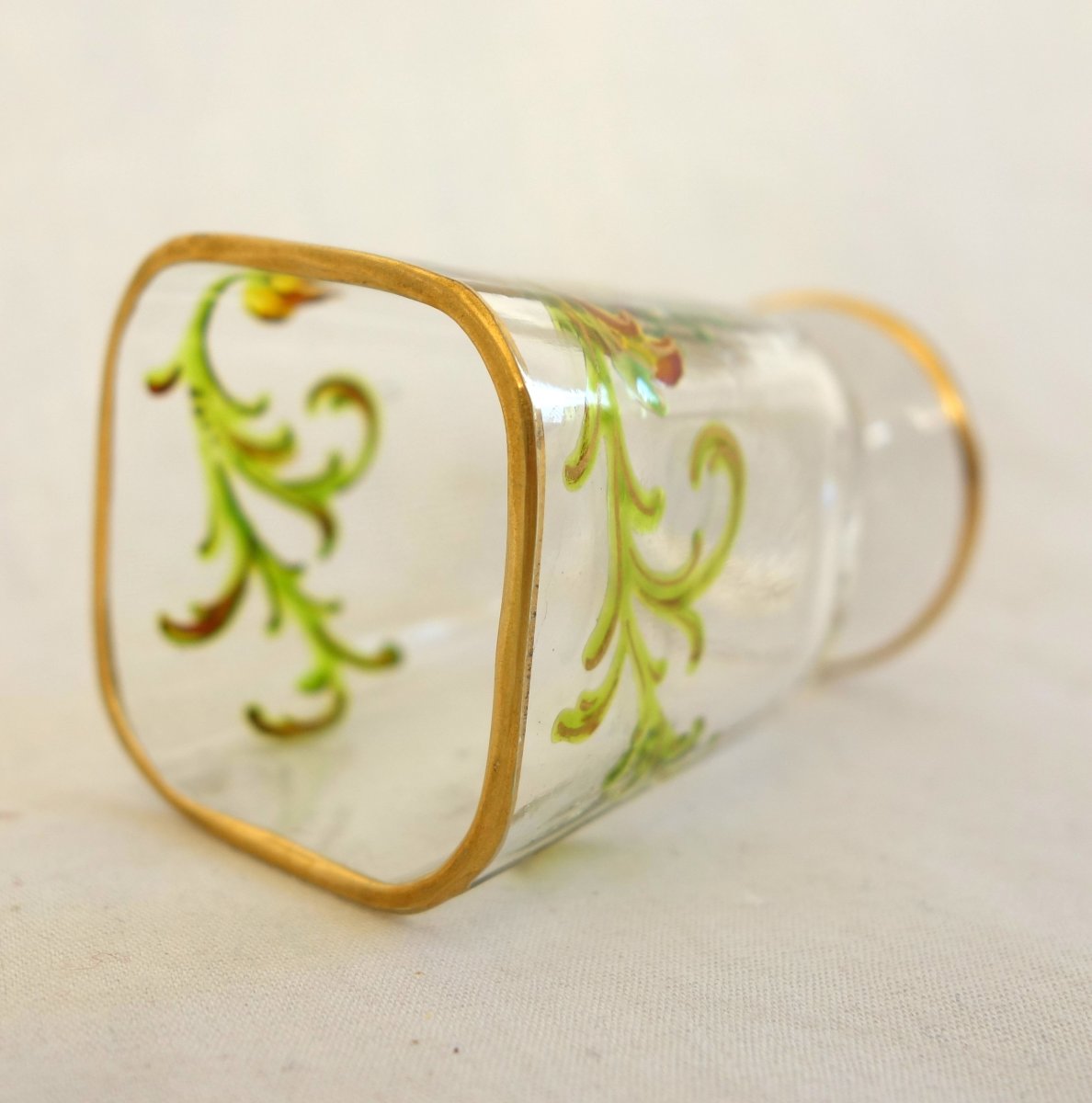 Baccarat : suite de 8 verres à liqueur en cristal doré et émaillé - modèle églantier-photo-2