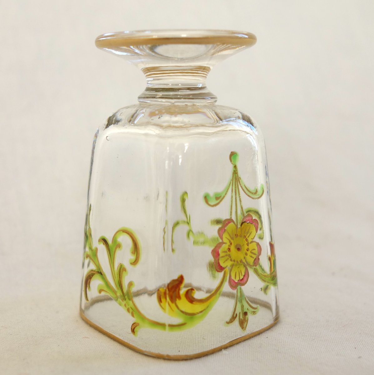 Baccarat : suite de 8 verres à liqueur en cristal doré et émaillé - modèle églantier-photo-3