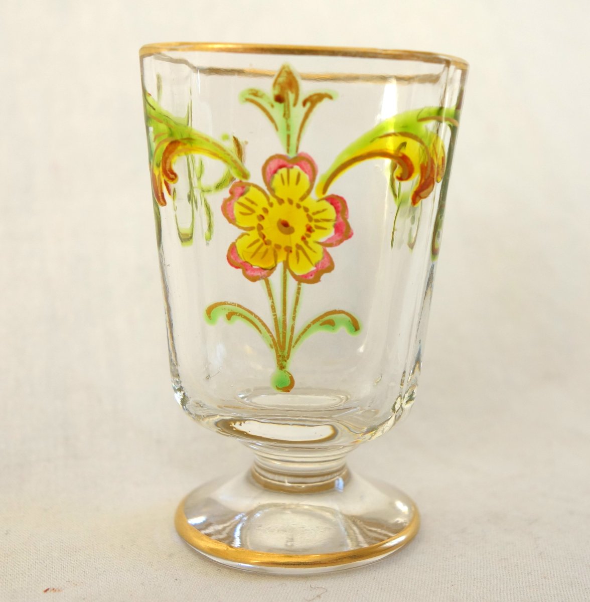 Baccarat : suite de 8 verres à liqueur en cristal doré et émaillé - modèle églantier-photo-4