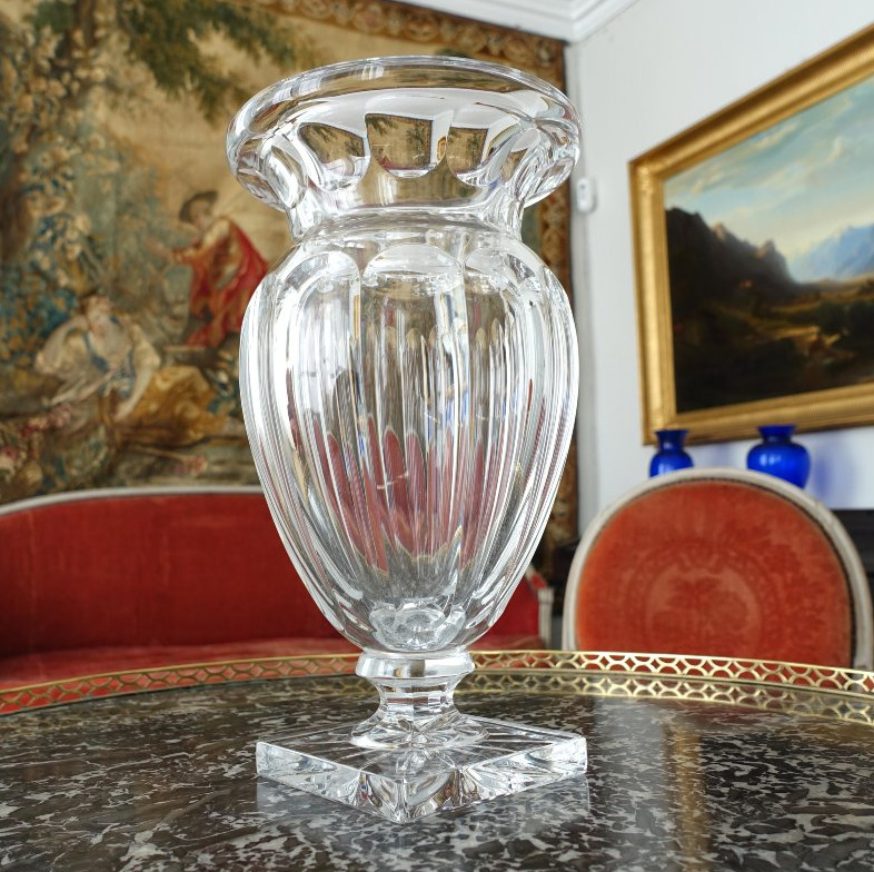 Grand vase Medicis en cristal taillé de Saint Louis taillé, époque fin XIXe