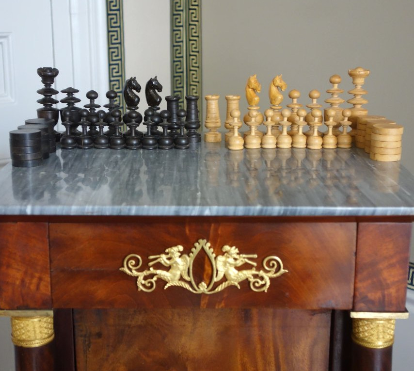 Jeu d'echecs d'époque début 19e en buis tourné et sculpté - idéal complément table tric trac 